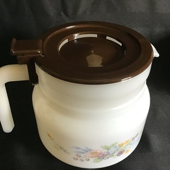 Milk Glass Coffee Pot Vintage Made in France - Picture 3 of 4